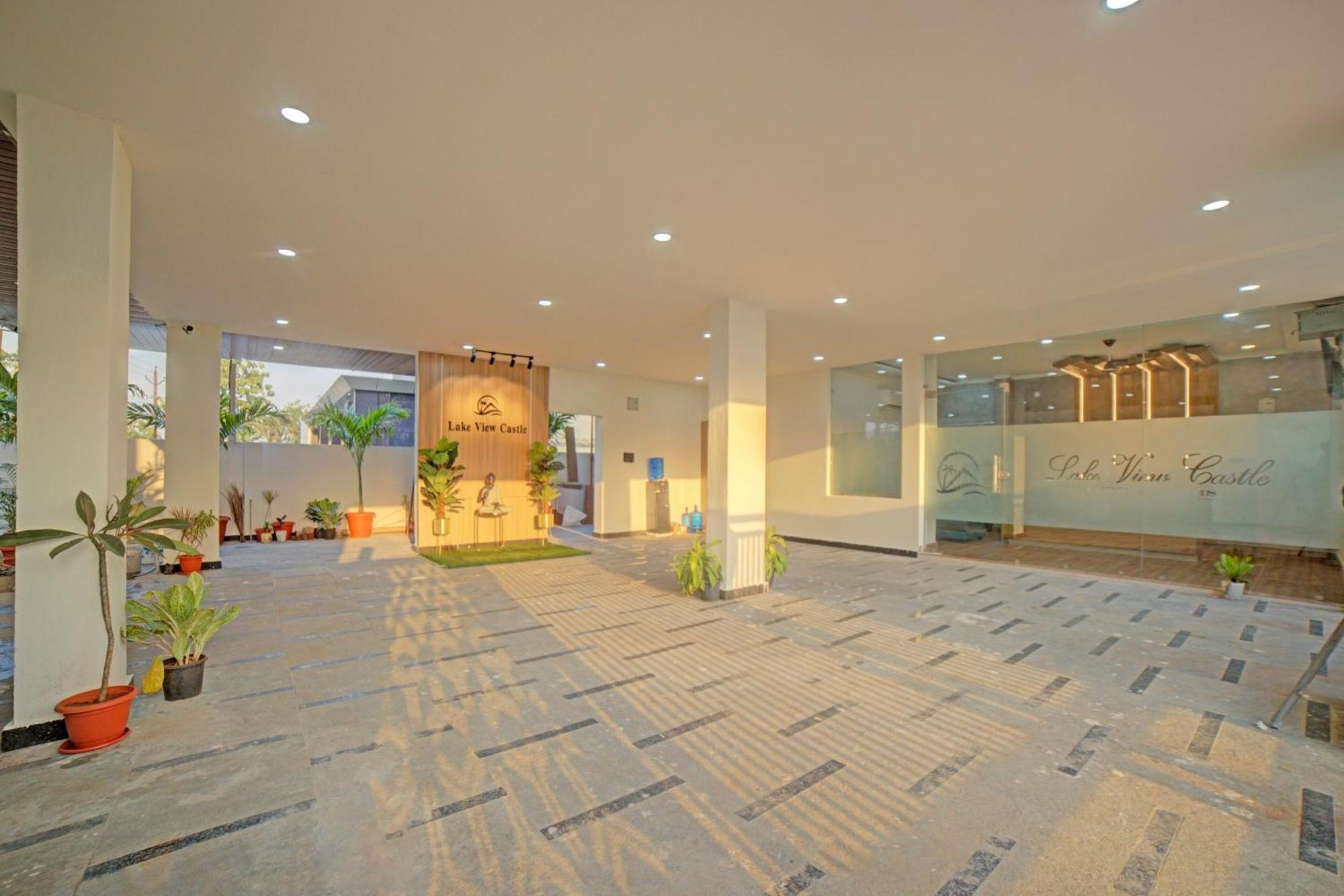 ホテル Collection O Lakeview Castle ワランガル エクステリア 写真